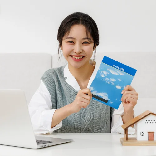 대구당일일수 등록 대부중개 제휴 여부를 노트북으로 확인하는 모습